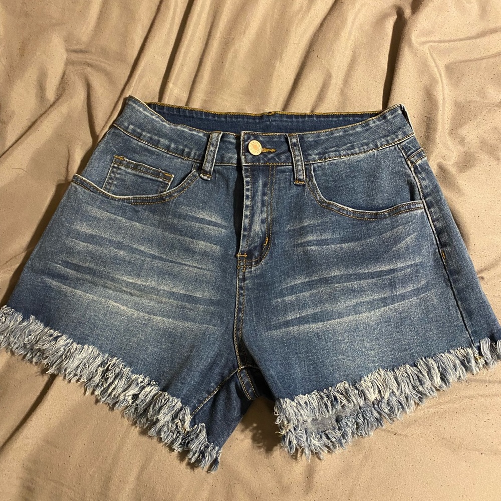 Like new woman’s booty shorts